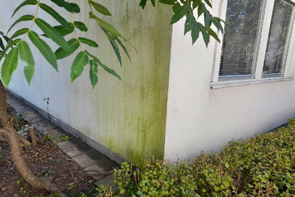 Fasad på villa som rengjorts