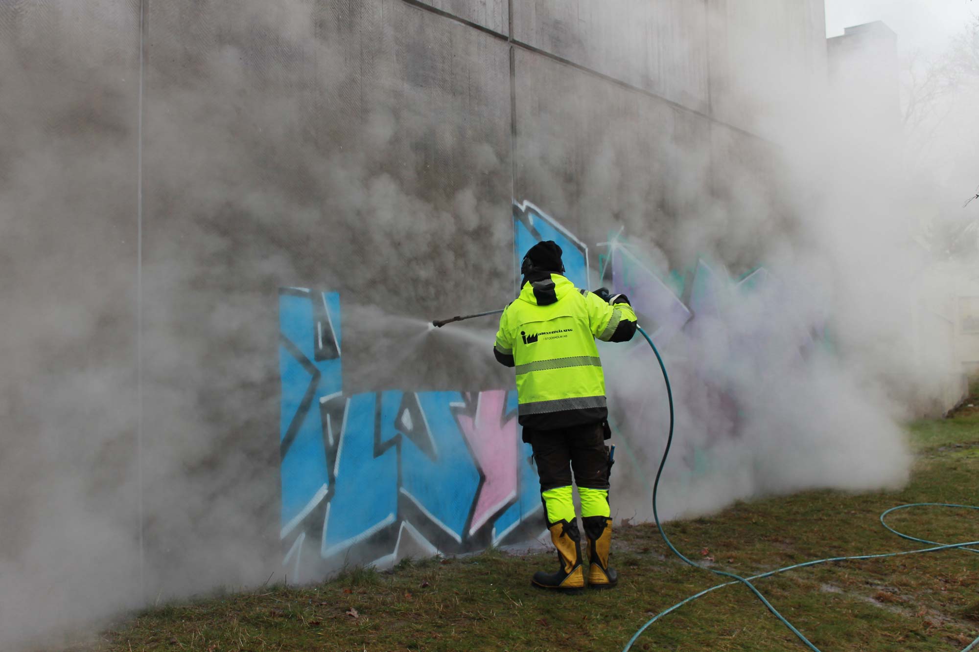Klotterborttagning från vägg